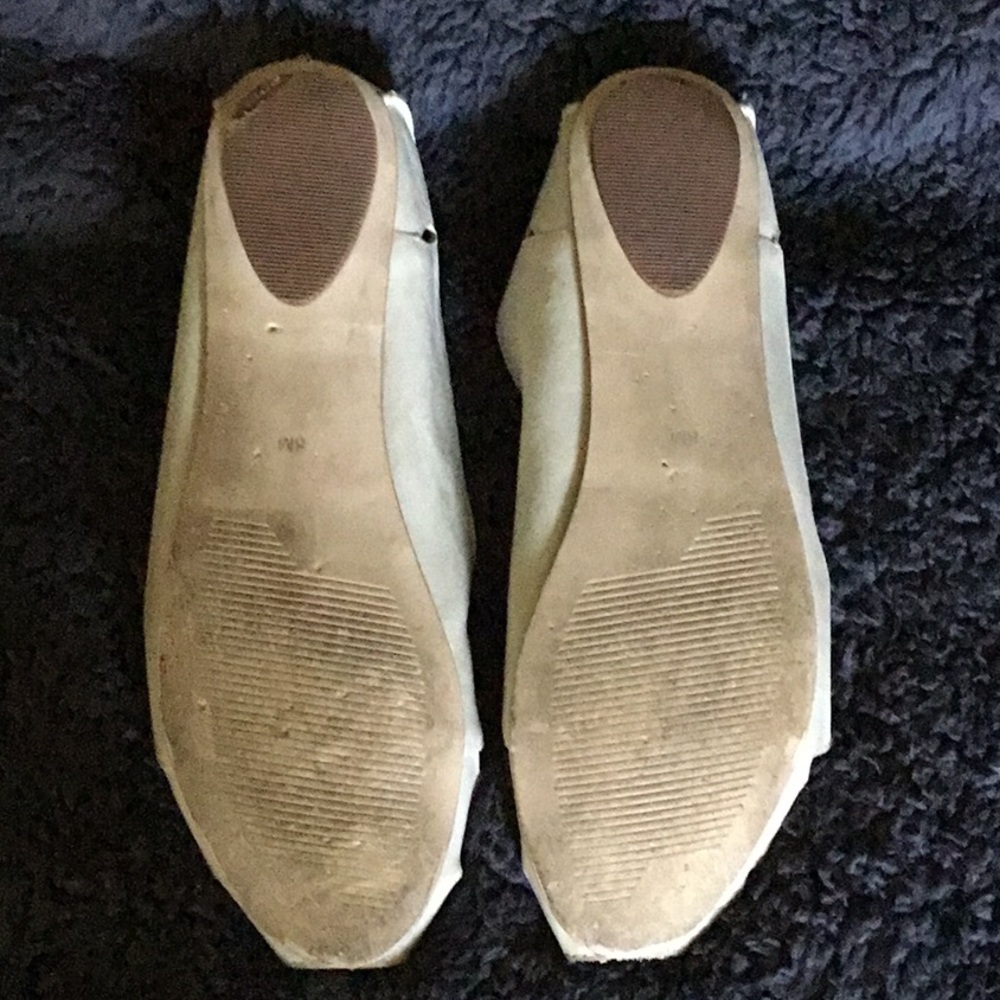 Crown Vintage Cutout Peeptoe ivory flats - Picture 5 of 5